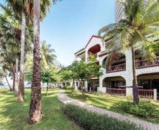 Cha-am Resort | Elegant Regent Chalet in Hua Hin with Ocean View & Pool