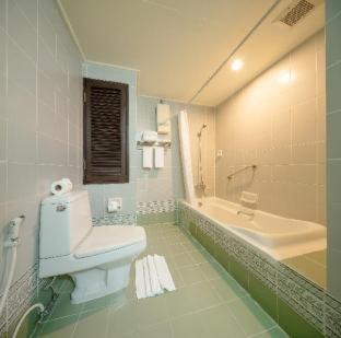 Cha-am Resort | Elegant Regent Chalet in Hua Hin with Ocean View & Pool