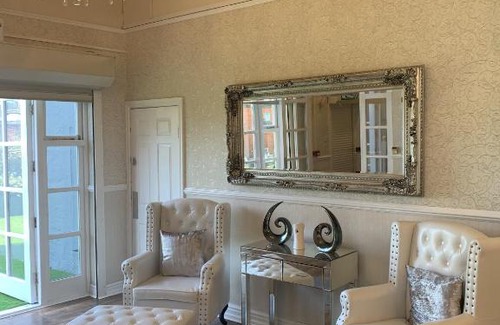Bootle Hotel | Regent Hotel: Family-Friendly Stay with Breakfast Included