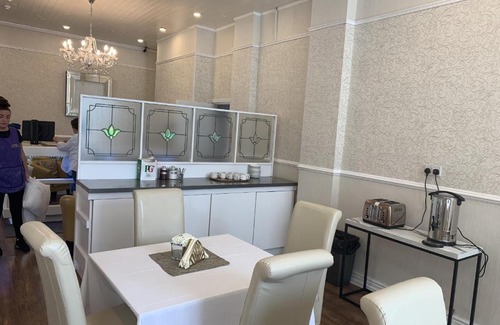 Bootle Hotel | Regent Hotel: Family-Friendly Stay with Breakfast Included