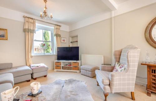 Clyro House | Regent House: Family and Pet-Friendly Getaway