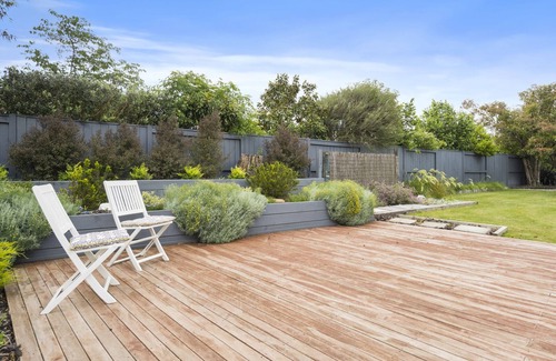 Martinborough House | Pet-Friendly Regent Retreat – Family Oasis in Martinborough