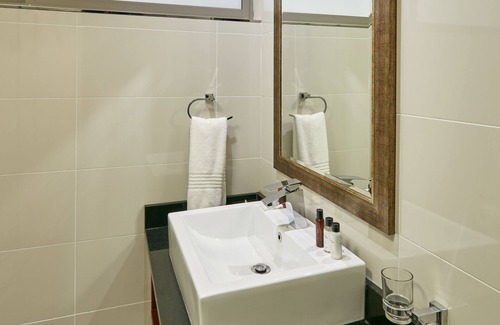 Gaborone Hotel | Regent Select Hotel: Family-Friendly Getaway with Pool