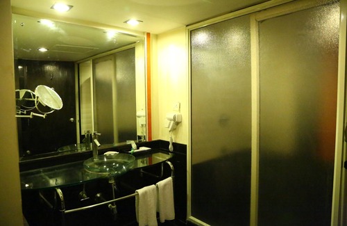 Royapettah Hotel | Comfortable Stay at Regenta Central Deccan with Spa & Dining