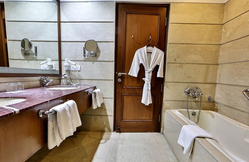 Ludhiana Hotel | Inviting Stay at Regenta Central Klassik with Pool & Spa