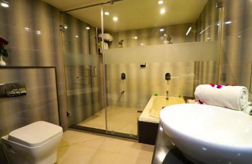 Sayajiganj Hotel | Convenient Getaway at Regenta Inn Vadodara, Near Railway