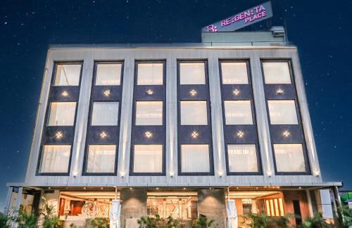 Bhopal Hotel | Discover Regenta Place Bhopal: Poolside Retreat Awaits