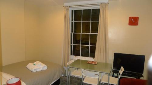 Leamington Spa Apartment | Discover Regents Street Studios: Family-Friendly Retreat