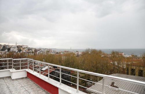 Emin Sinan Apartment | Kid-Friendly Reggae Apart Hotel with High Guest Ratings