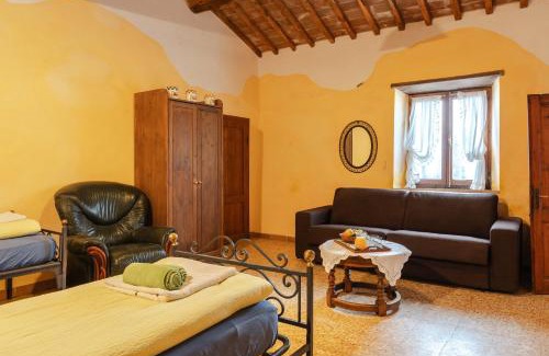 Gaiole in Chianti Apartment | Family-Friendly Reggioli - Appartamento Erborista Stay