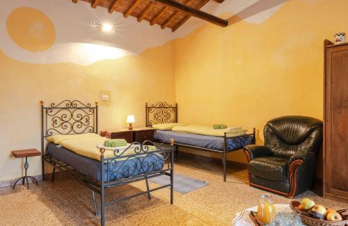 Gaiole in Chianti Apartment | Family-Friendly Reggioli - Appartamento Erborista Stay