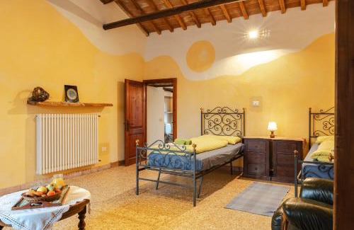 Gaiole in Chianti Apartment | Family-Friendly Reggioli - Appartamento Erborista Stay