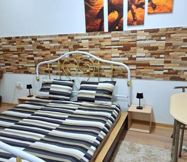 Oradea House | Budget-Friendly Stay at Regim Hotelier Pietonală
