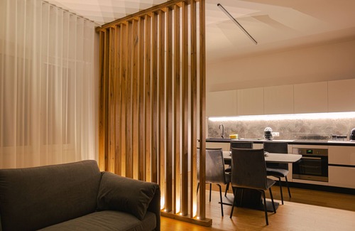 Cittadella Apartment | Experience Royal Hospitality at Regina di Verona Hotel