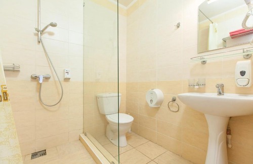 Borovoye Matyushino Hotel | Regina Petrovsky Hotel: Family-Friendly with Pool & Hot Tub