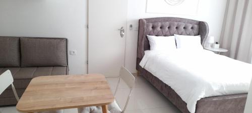 Or Akiva House | Family-Friendly Regina's Place with Exceptional 9.3 Rating