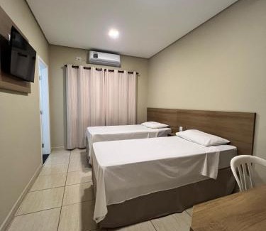 Registro Hotel | Regis Hotel: Accessible Comfort with Breakfast Included