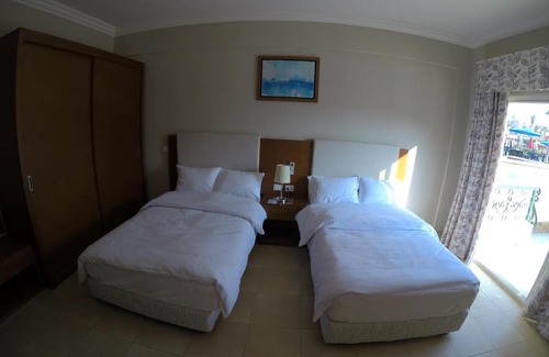 Nasr City Hotel | Rehana Resort: Family-Friendly Retreat with Pool & Breakfast