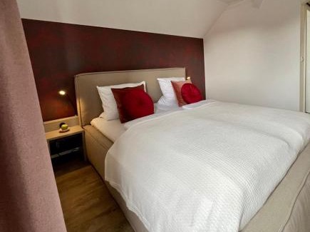 Parkstetten Hotel | Pet-Friendly Reibersdorfer Hof with Oceanfront Dining