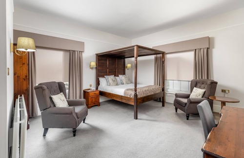Reigate Hotel | Inviting Reigate Manor: Family-Friendly with Delicious Dining