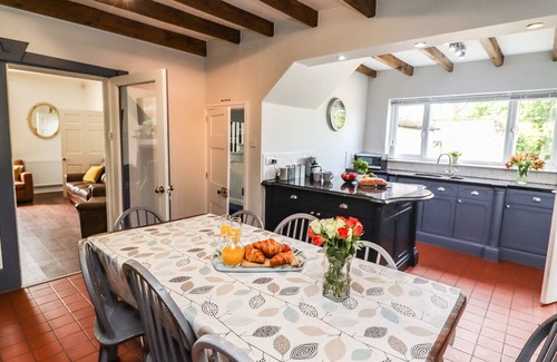 Reighton Cottage | Reighton House: Pet Friendly Retreat with Cozy Open Fire