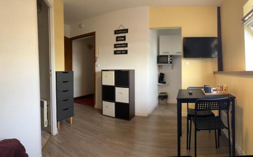 Courlancy Apartment | Budget-Friendly Stay at Reims Porte de Paris with Breakfast