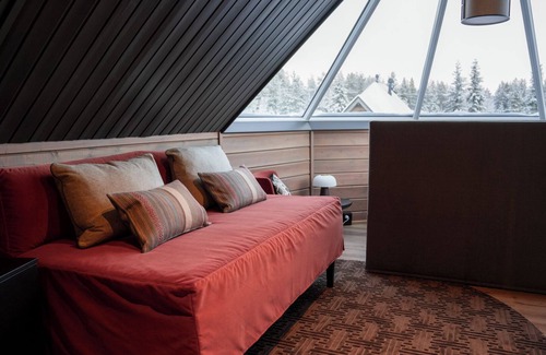 Sirkka Hotel | Experience Levi Northern Lights Huts: Family-Friendly Retreat