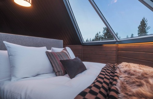 Sirkka Hotel | Experience Levi Northern Lights Huts: Family-Friendly Retreat