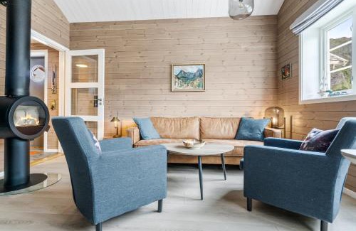 Moskenes House | Family-Friendly Retreat at Reine Rorbu, Amaliebua