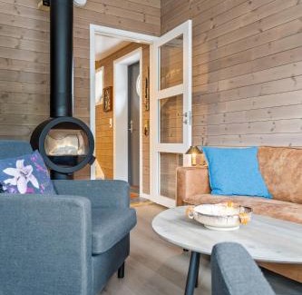 Moskenes House | Family-Friendly Retreat at Reine Rorbu, Amaliebua