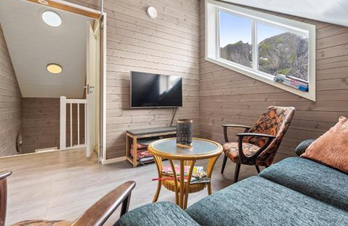 Moskenes House | Family-Friendly Retreat at Reine Rorbu, Amaliebua