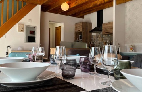 Arry House | Reinette: Cozy Country Retreat for 6 with Breakfast