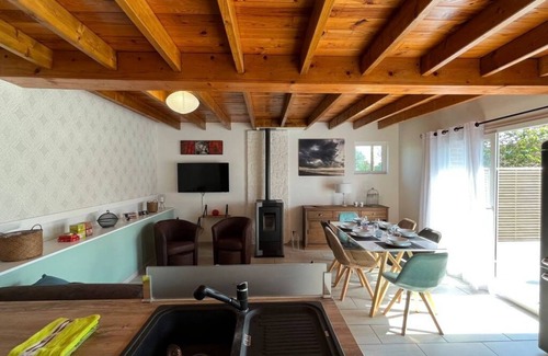 Arry House | Reinette: Cozy Country Retreat for 6 with Breakfast