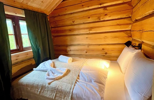 Skjaak Bed & Breakfast | Cozy Reinheimen Lodge with Spa and Family-Friendly Amenities