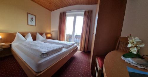 San Genesio Atesino Hotel | Reiterhof Edelweiss: Pet-Friendly Getaway with High Ratings
