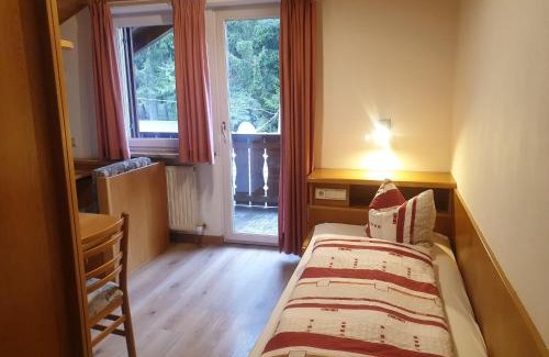 San Genesio Atesino Hotel | Reiterhof Edelweiss: Pet-Friendly Getaway with High Ratings