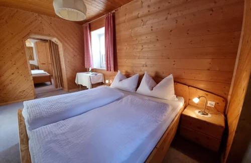 San Genesio Atesino Hotel | Reiterhof Edelweiss: Pet-Friendly Getaway with High Ratings