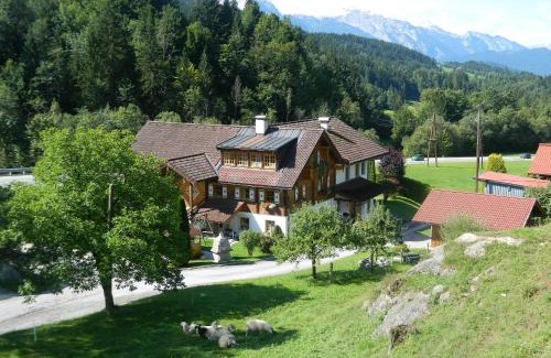 Russbach am Pass Gschuett Apartment | Reiters-Ferienhaus: Guest Rated 9.6 with Family-Friendly Amenities