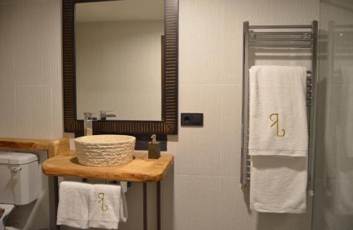 Parada de Sil Hotel | Exceptional Stay at Reitoral de Parada: Child-Friendly Retreat