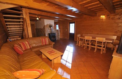 Liptovsky Trnovec Resort | Pet-Friendly Rekreačné Chalupy with Family Amenities Await