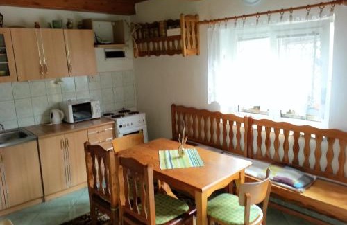 Dedinky House | Cozy Judka Cottage with Oceanfront Views and Pet-Friendly Perks