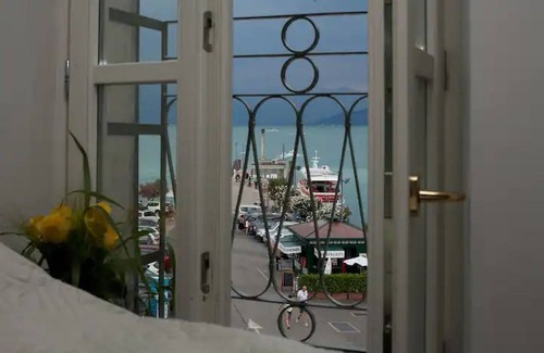 Peschiera del Garda City Centre Apartment | Romantic Getaway at RELAIS AL PORTO Suite by Lake Garda