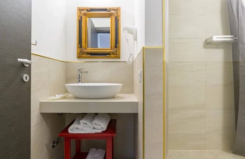 Peschiera del Garda City Centre Apartment | Romantic Getaway at RELAIS AL PORTO Suite by Lake Garda