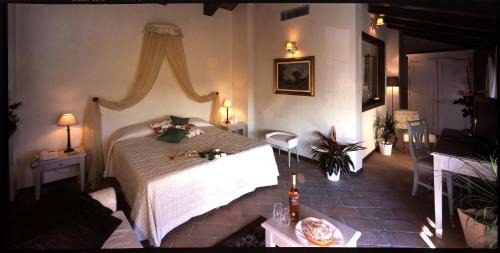 La Cassa Hotel | Relax at Relais Bella Rosina Pool & Spa with Ocean Views