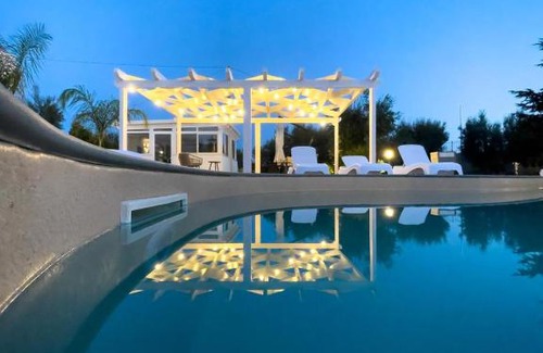 Giovinazzo Bed & Breakfast | Discover Relais Belvedere: Oceanfront Bliss Awaits