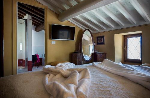 Campello sul Clitunno House | Relax at Relais Borgo Campello with Oceanfront Amenities