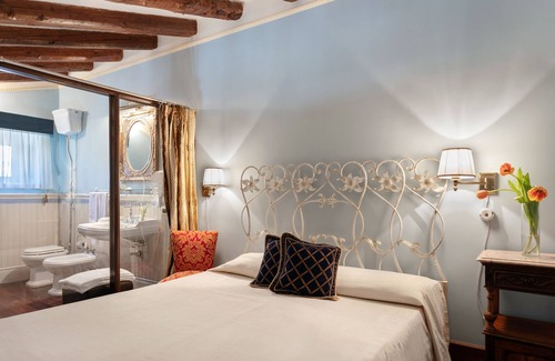 Montallegro House | Relax at Relais Briuccia with Hot Tub & Family Dining