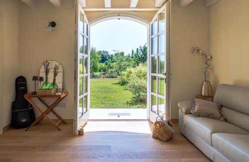 Valeggio sul Mincio House | Unforgettable Oceanfront Retreat at Relais Ca' Morenica