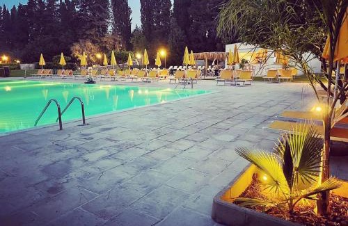 Spongano Hotel | Discover Relais Casina Copini: Pet-Friendly Oceanfront Escape