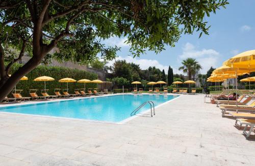 Spongano Hotel | Discover Relais Casina Copini: Pet-Friendly Oceanfront Escape